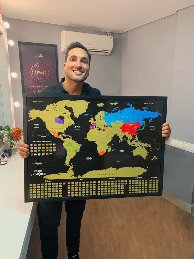 Estevam com o mapa da Unlocked